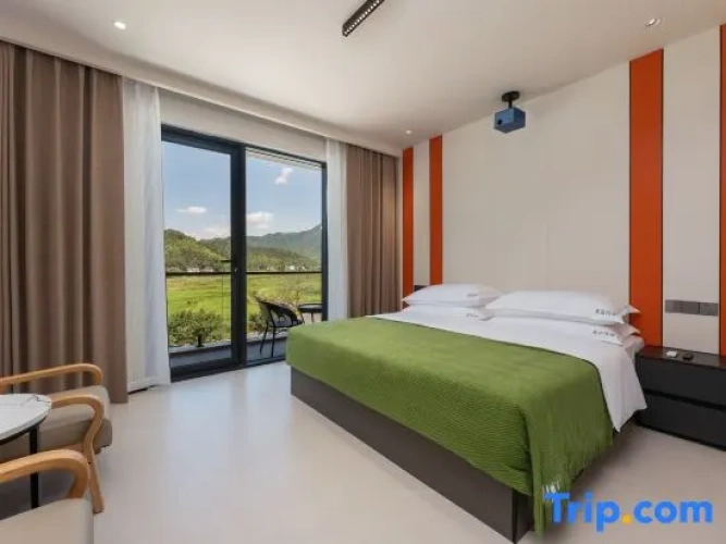 Standard Twin Family room with balcony
