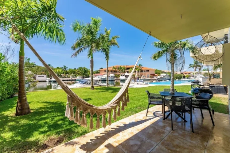 3 Bedrooms Deluxe room with canal view