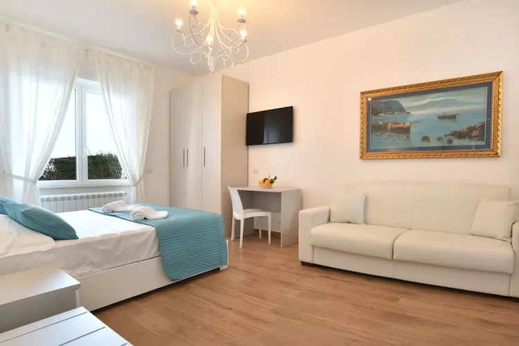 Standard Double room with partial sea view