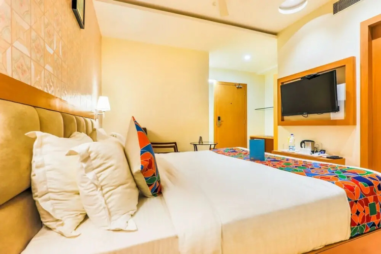 FabHotel Capitol Suites