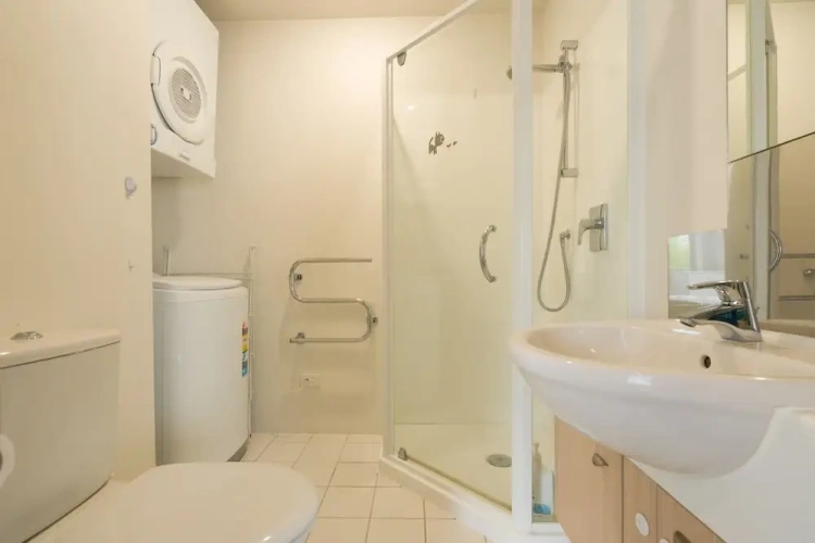 2 Bedrooms Apartment