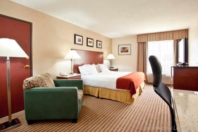 Holiday Inn Express & Suites Three Rivers by IHG