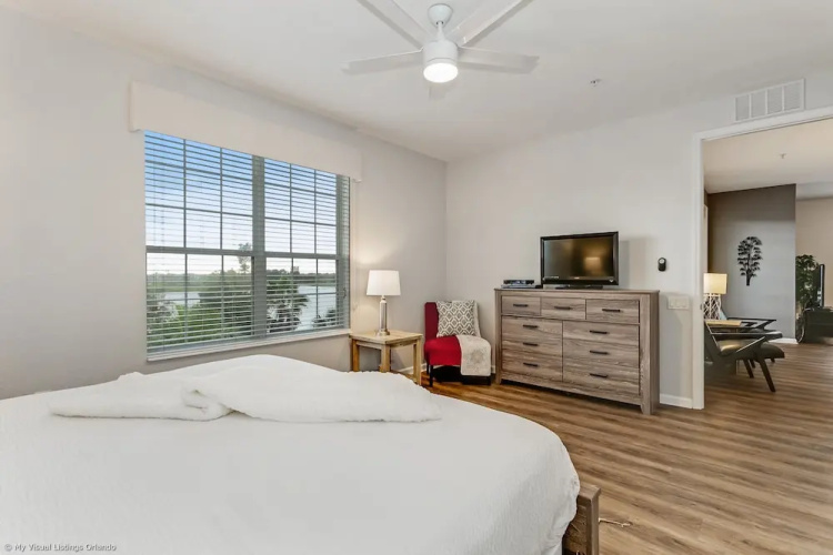 Spring Lakeview 3 Bedroom Condo by RedAwning