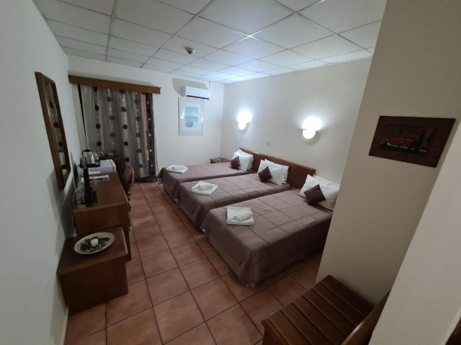 Standard Triple room