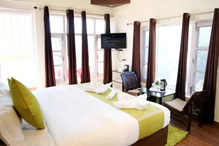 Goroomgo Aplin Hillden Shimla