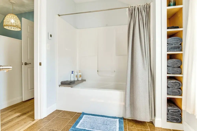 Downtown Ogunquit Home: 1 Mi to Beach!