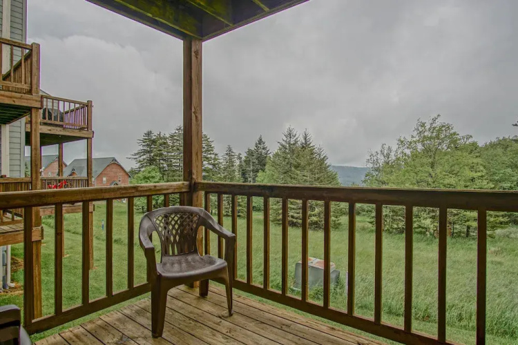Powderidge 60: Slope Side, Fireplace, Spacious Deck