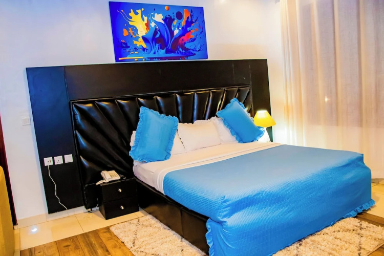 Netluna Villa Hotel & Tours