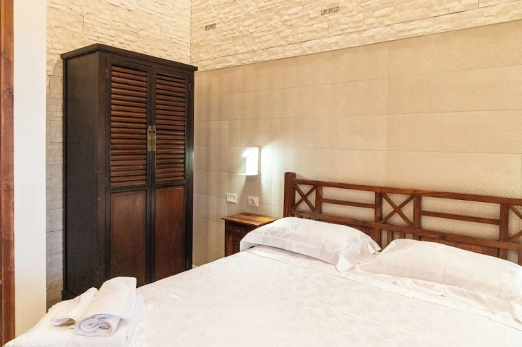 3 Bedrooms Apartment