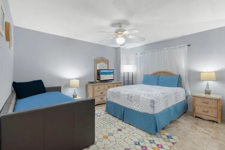 Sherwin Condominium 1702