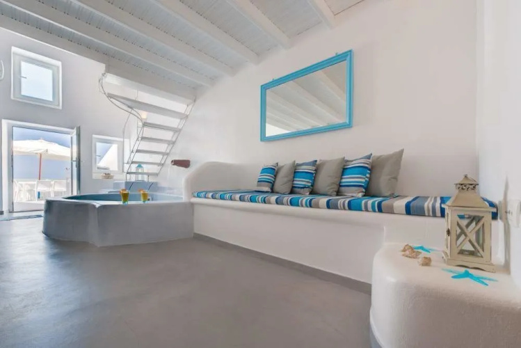 Fira White Residence