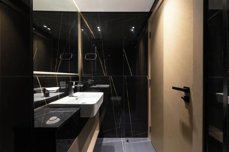 Bright 1BR in Binghatti Corner