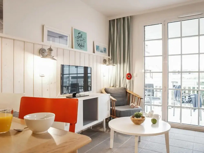 Flat on the Beach With Pool in Le Crotoy