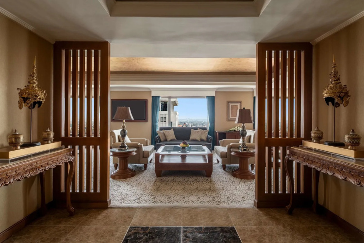 Sule Shangri-La, Yangon