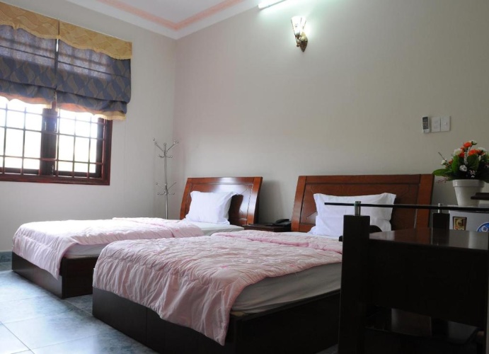 Standard Twin room with garden view