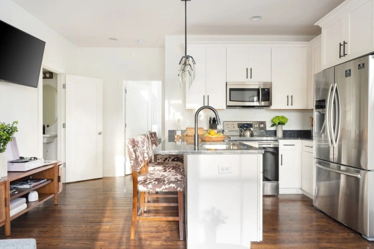 3 Bedrooms Apartment