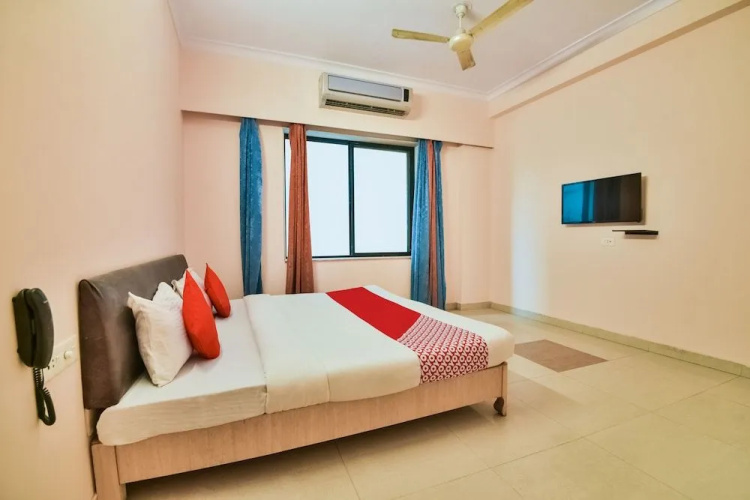 Oyo 37212 Hotel Soft Petals By Arn Group