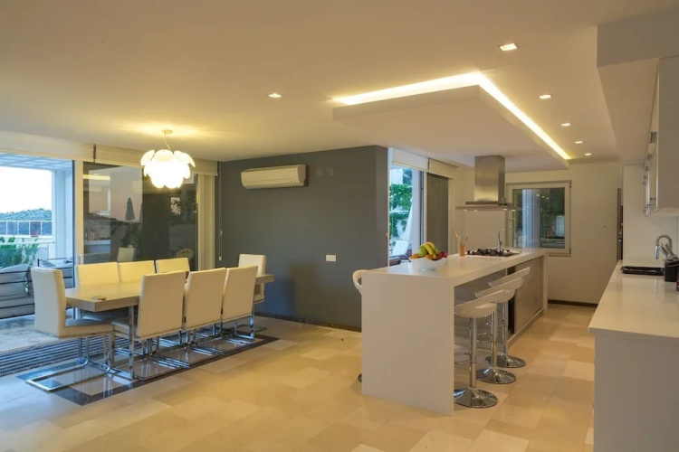Villa Avon