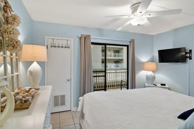 Sugar Beach 128 2 Bedroom Condo by Redawning