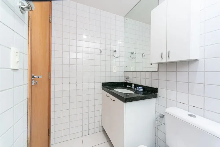 Apt 2 quartos com varanda próximo Praça Casa Forte o bairro mais agradável do Recife ARN901