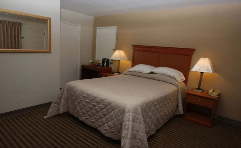 Redwood Inn
