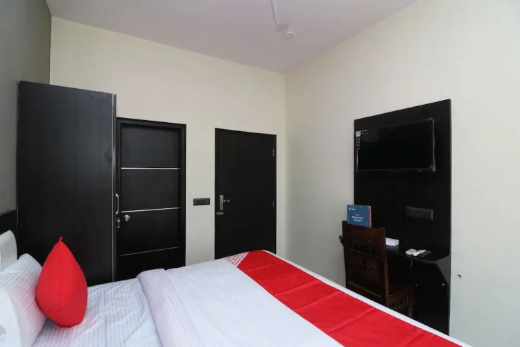 Rosebury by OYO Rooms