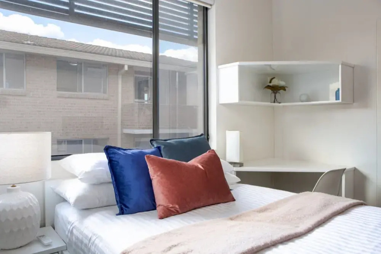 Bright Studio Steps From Westmead Hospital