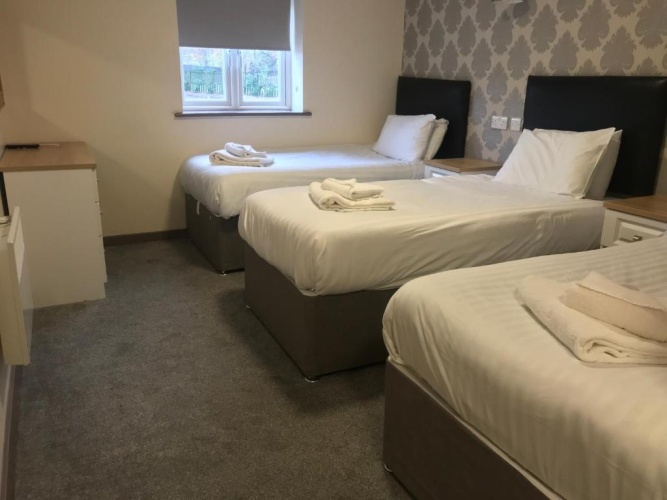 Standard Triple room