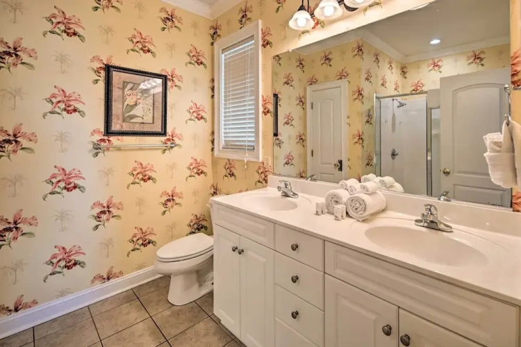 5 Bedrooms Cottage