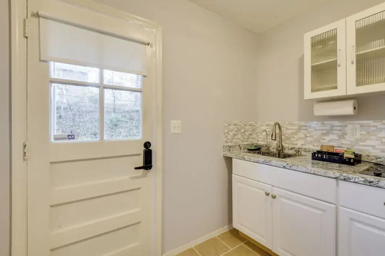 Convenient + Cozy! Apartment in DC Suburbs!
