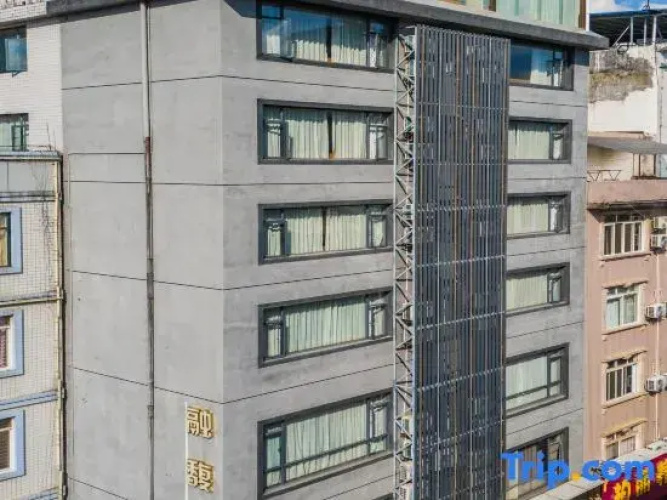 Pingle Rongfu Hotel