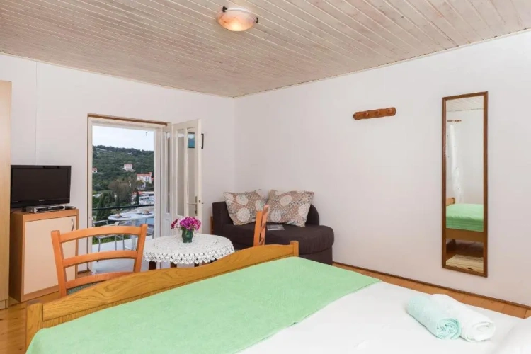 Studio with balcony and with sea view