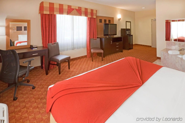 Holiday Inn Express & Suites Plano West - Frisco by IHG