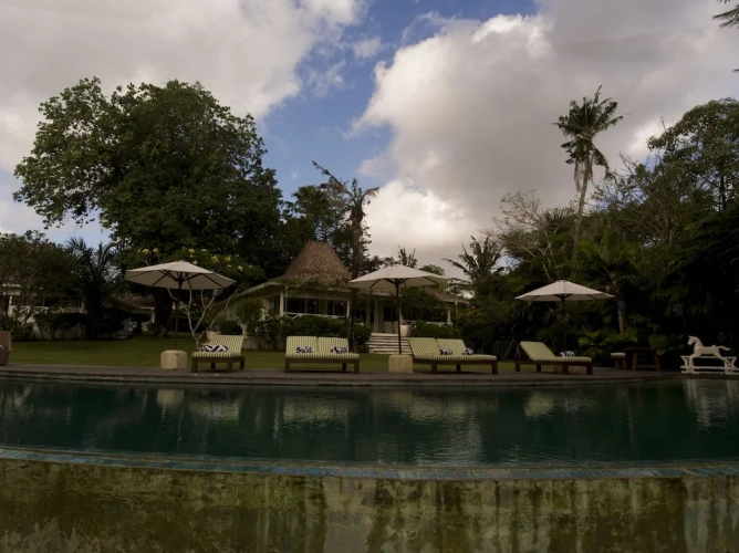 6 Bedrooms Luxury Villa