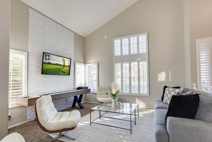 73rd Glendale 4 Bedroom Home by RedAwning