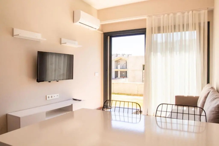 Charming Flat Near Sea With Shared Pool in Cesme