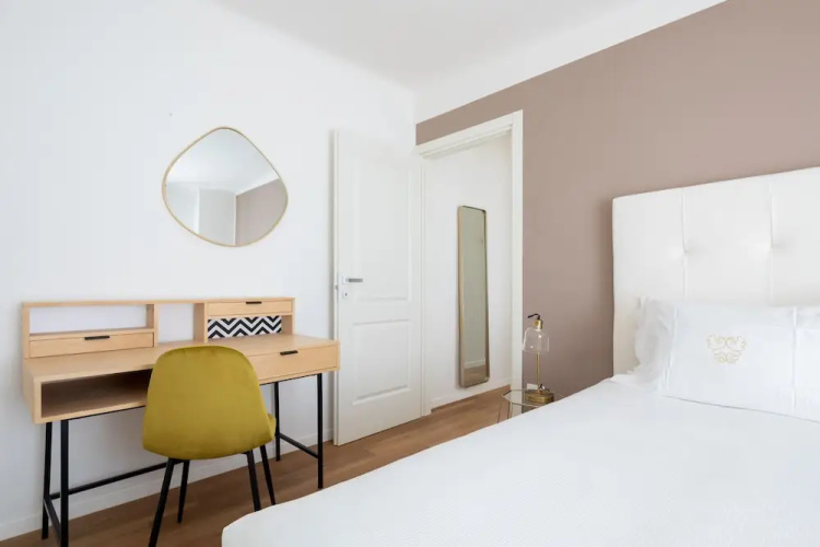 Vis a Vis Apartments