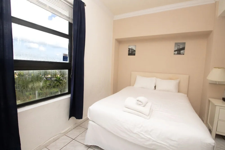 753 Studio With City View Hollywood