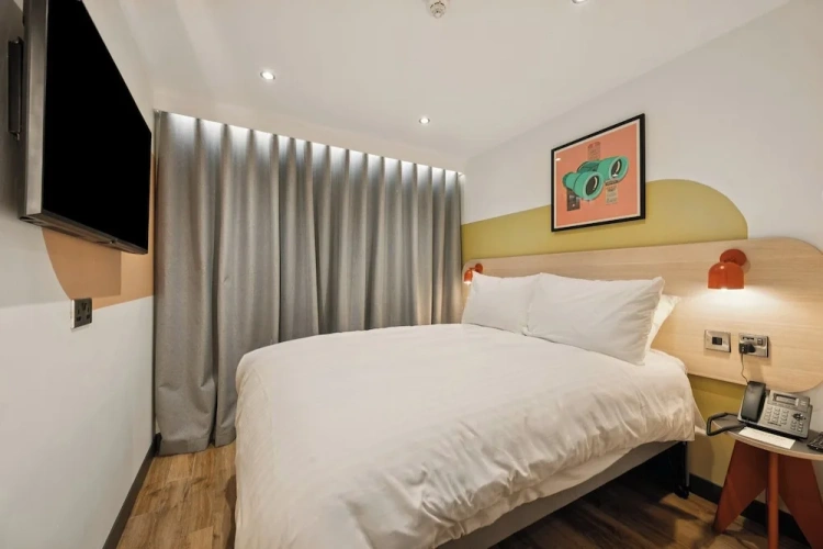 Cosy WIndowless Double room