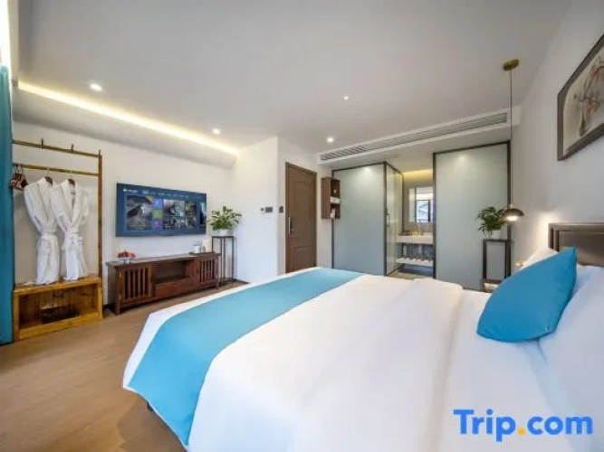 Quadruple Suite with balcony and with river view
