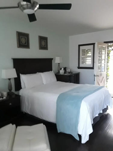 Malibu Country Inn