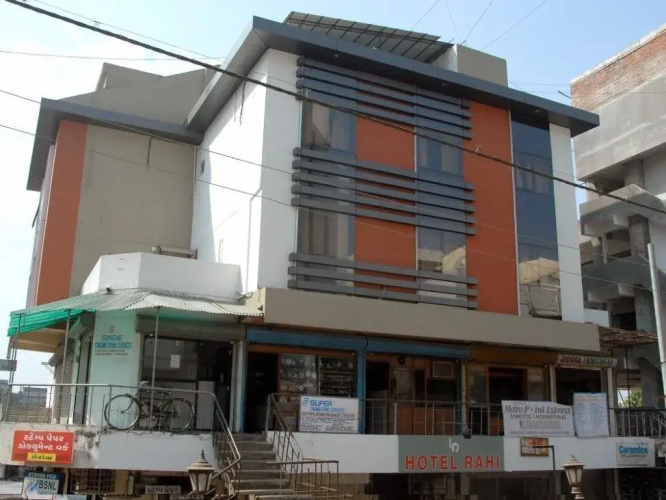 Hotel Rahi Local Unmarried Nri Not Alloewed - Vadodara