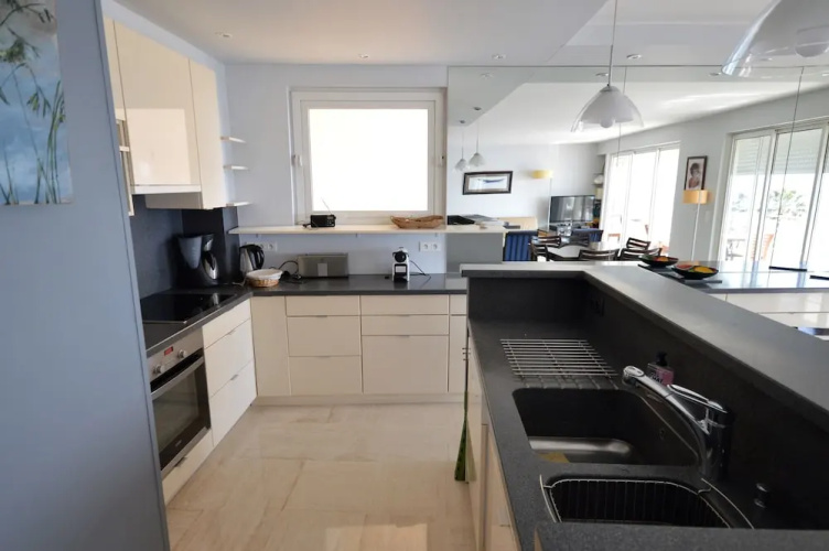 Wonderful seafront Apartment - 3-bedroom