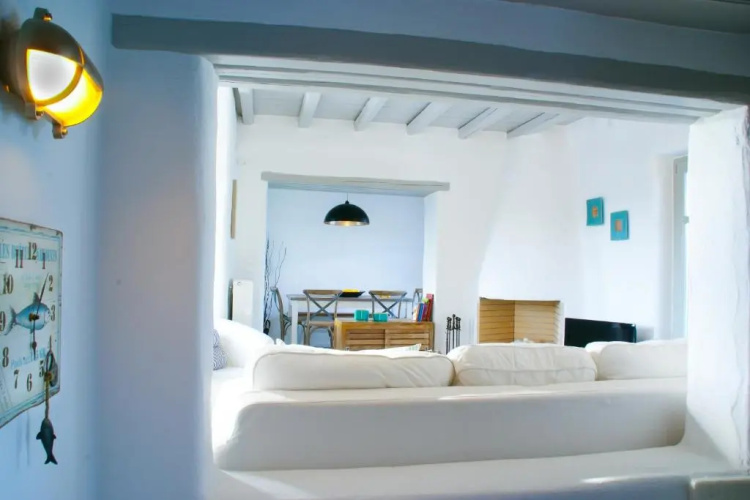 House with private pool