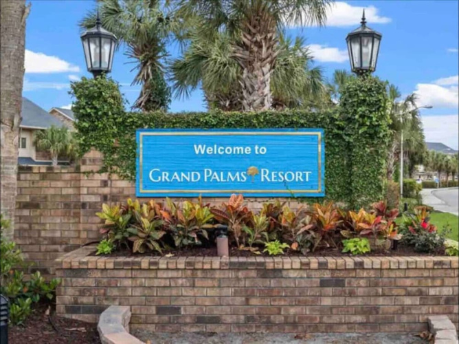 Pelicans Reef Large 2BR Condo w/ Vaulted Ceilings, Loft Bedroom & Space for 8 Guests