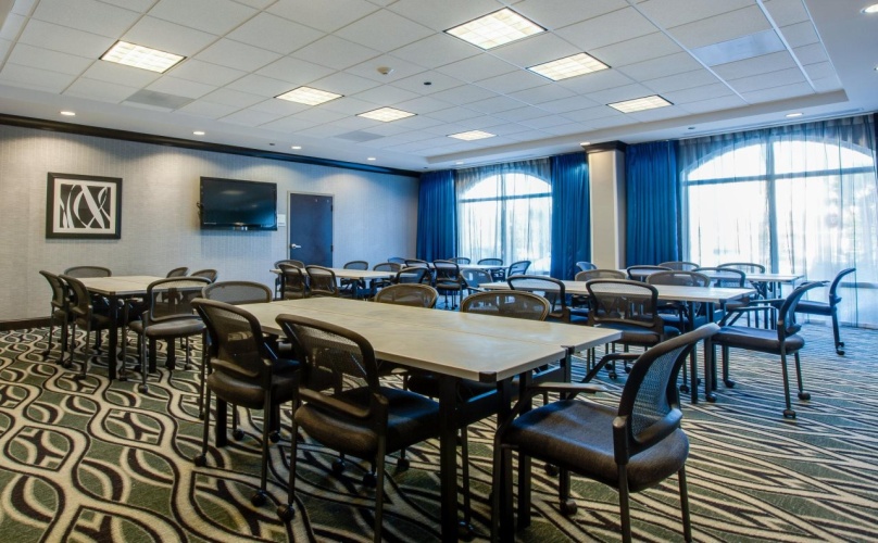 Holiday Inn Express And Suites Charleston Arpt Con photo 27