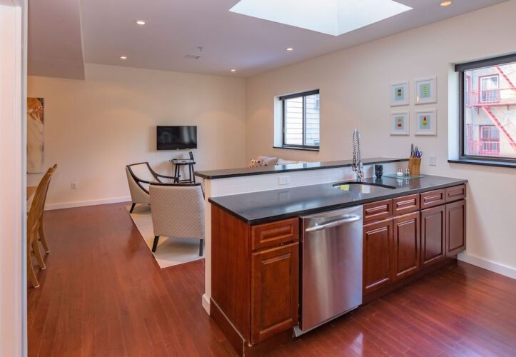 Deedee's Hideaway on GroveOver view