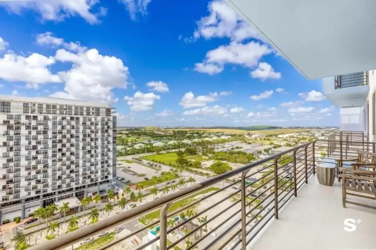 DTW Doral 2 BD Condo and Skyline Views
