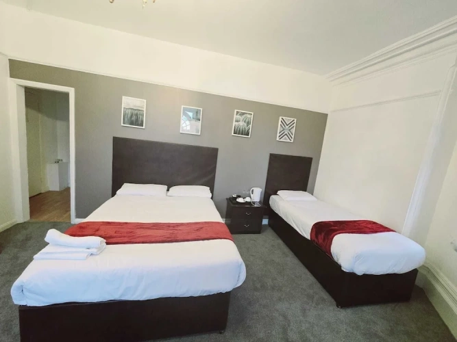 Standard Triple room