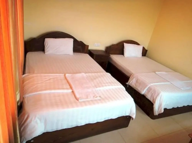 Standard Quadruple room with city view